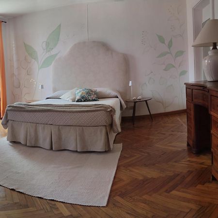 Casa Vacanze Malvarosa Casale Corte Cerro Buitenkant foto
