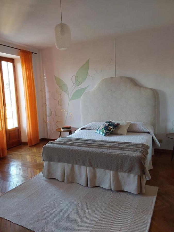 Casa Vacanze Malvarosa Casale Corte Cerro Buitenkant foto