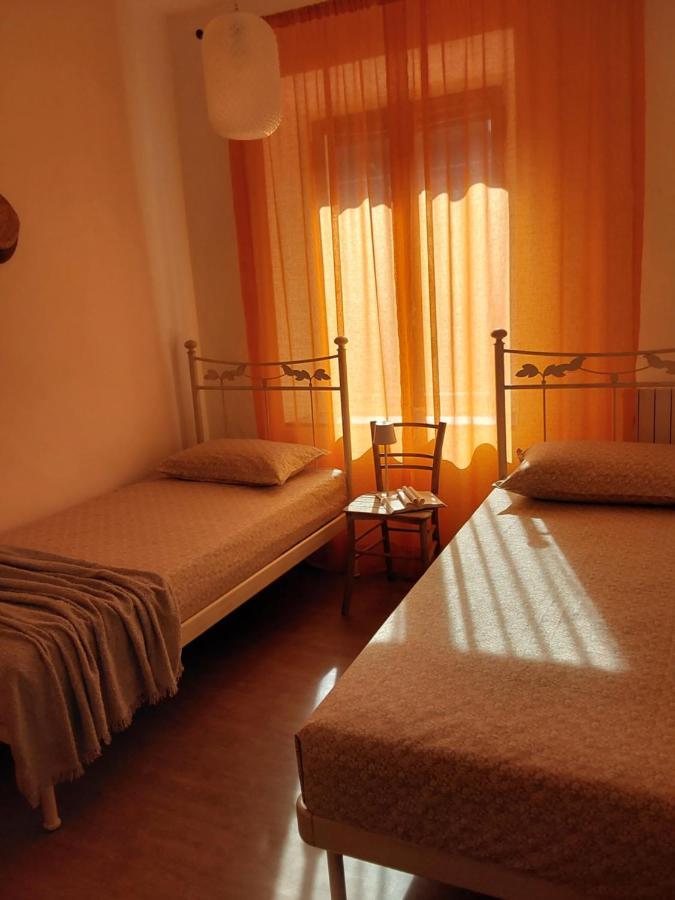 Casa Vacanze Malvarosa Casale Corte Cerro Buitenkant foto