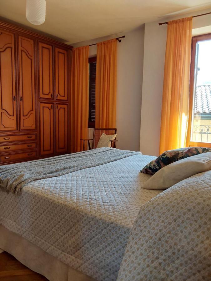 Casa Vacanze Malvarosa Casale Corte Cerro Buitenkant foto