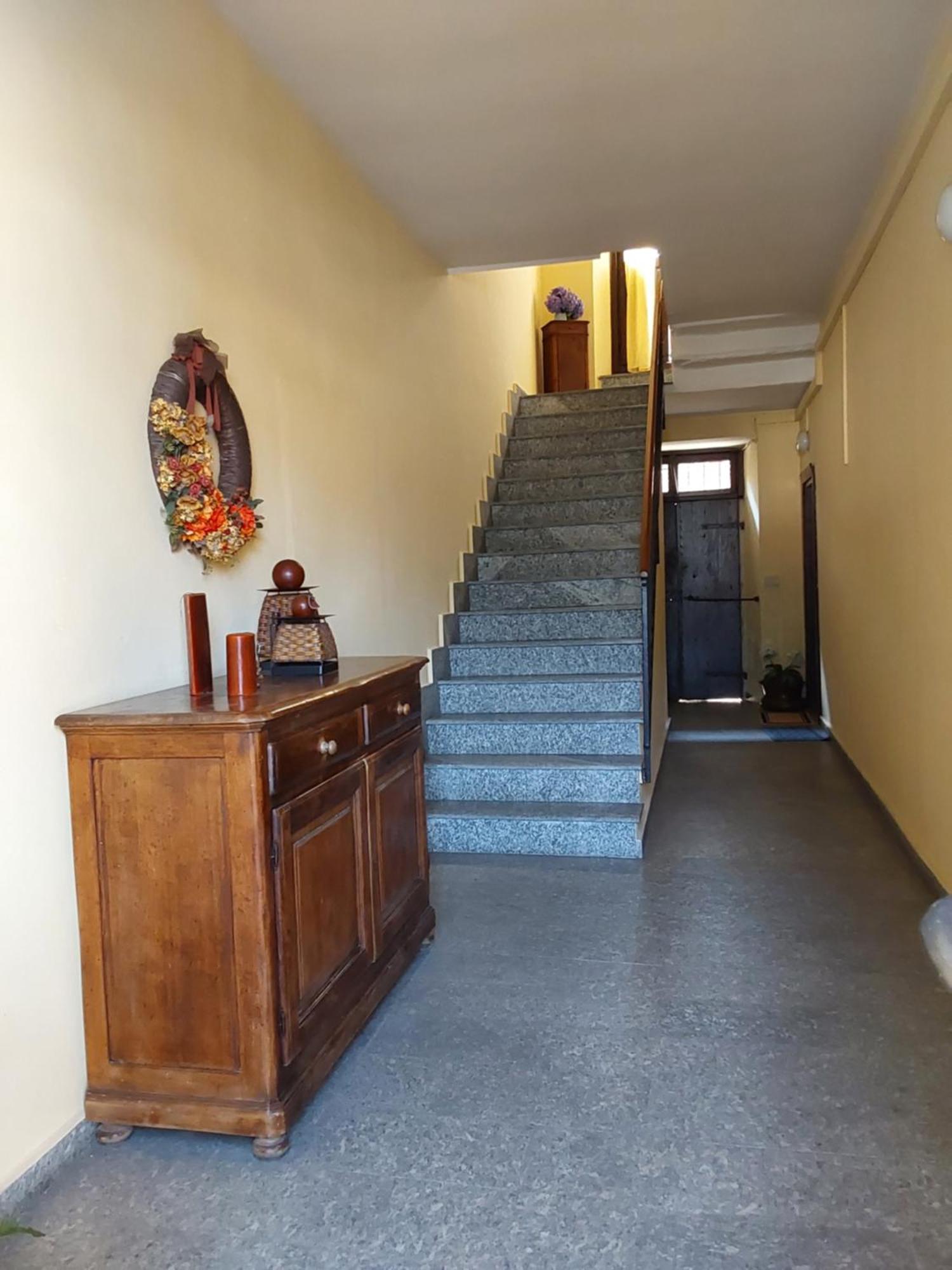 Casa Vacanze Malvarosa Casale Corte Cerro Buitenkant foto